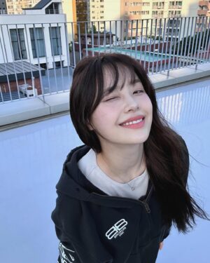 Kim Ji-woo Instagram - 🛼🪽