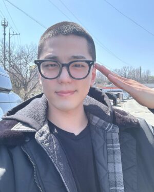 Kim Min-gue Instagram - 잘다녀오겠습니다🫡