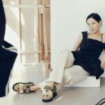 Kim Na-young Instagram – 우왕, 샌들의 계절이 오고 있어요♥️
샌들은 어디다? 슈콤마보니! 📝