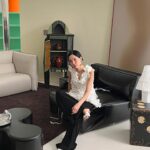 Kim Na-young Instagram - 여러분, 어떤 소파가 가장 맘에 드시나요? 알로소 소파의 주인이 되세요🛋️ (노필터티비로 모여요.소곤소곤) @alloso_official