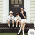 Kim Na-young Instagram – 마리떼와 엘르와 함께 즐겁게 찍은 우리 가족 화보가 짜잔🩵🦄🎡
@marithe_kr @marithe_enfant @ellekorea
