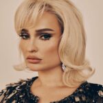 Kim Petras Instagram - Von Uckerath nach Los Angeles – und schließlich auf die großen Bühnen und zu einem Grammy. Klingt wie der Gipfel einer Karriere, doch Kim Petras fängt gerade erst an. Im November ist sie auf unserem VOGUE-Cover zu sehen. Wir sprachen mit der Sängerin über ihre ersten Erfolge, ihr unerschütterliches Durchhaltevermögen und Selbstliebe – jetzt via Link in der Bio und ab Samstag, 4. November 2023 in der neuen Ausgabe lesen. From Uckerath to Los Angeles – and to the big stages and a Grammy. Sounds like the pinnacle of one's career, but Kim Petras is just getting started. In November, she is starring @voguegermany's cover. We talked to the singer about her early successes, her unwavering endurance and self-love – click the link in our bio to read the interview in full, on newsstands 4 November 2023. #voguegermany #voguecover #kimpetras (Cover-Star: @kimpetras für @voguegermany; Foto: @micaiahcarter; Styling: @luxurylaw; Head of Editorial Content: @_kerstinweng; Haare: @evaniefrausto; Assistenz: @austinnweberr, @sokina_hamrabaeva; Make-up: @ernestocasillas; Assistenz: @tysandersonbeauty; Maniküre: @britneytokyo; Set Design: #bryanporter; Assistenz: @ronnieburress; Modeassistenz: @cassymeier_stylist, @mxprz; Lighting Director: @bummy_koepenick; Fotoassistenz: @samrrr5, @nicholascaiazza; Tailoring: #susiekourinian; Produktion: @ctdinc; Assistenz: @frankiebenkovic, nicodexico, @matlaflama; Casting: @dominikwho; Visual Director: @jamiedspence; Global Creative Director: @juancp; Redaktion: @mariahunstig; Mit besonderem Dank an das Hotel @chateaumarmont; Kim Petras trägt eine Jacke von @isabelmarant und Vintage-Ohrringe)