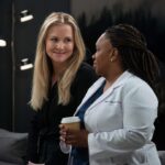 Kim Raver Instagram - So excited for tomorrow’s fabulous episode directed by the wonderful @morenikejoela and look who’s back... @jessicacapshaw 👏💜👏 #GreysAnatomy