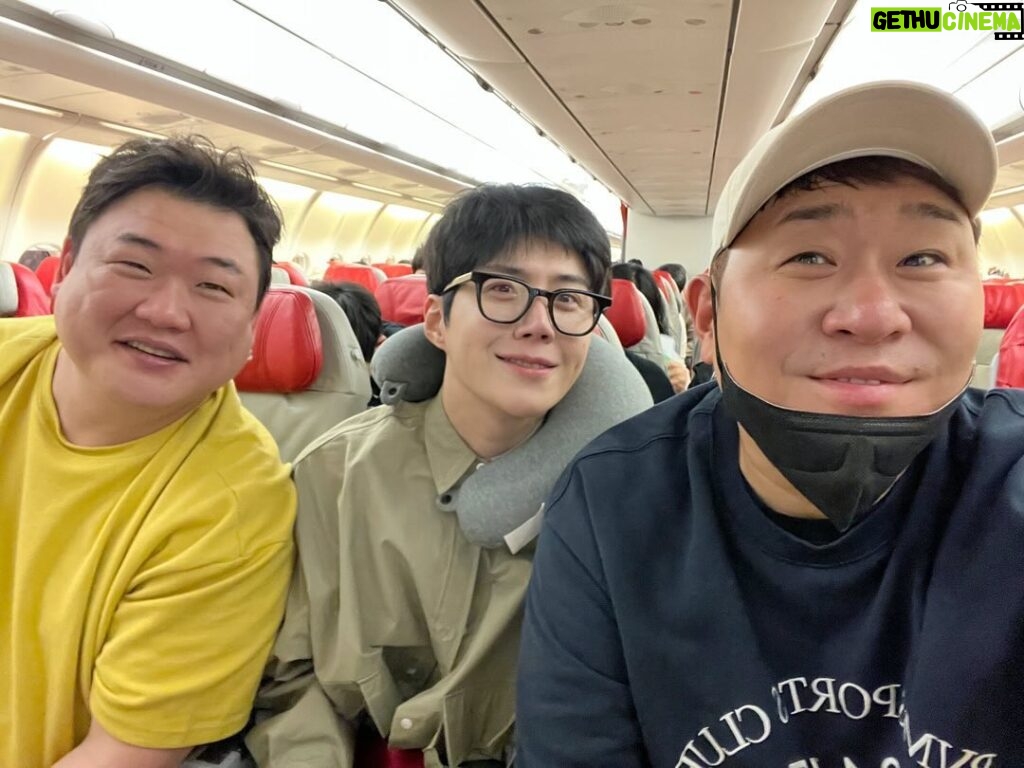 Kim Seon-ho Instagram - 먹고 보는 형제들 2 😁