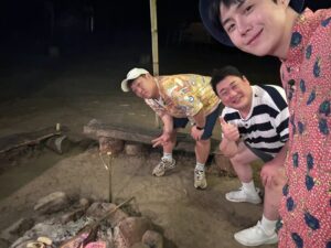 Kim Seon-ho Instagram - 먹고 보는 형제들 2 😁