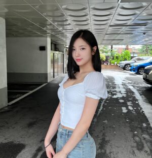 Kim So-hee Thumbnail - 147.7K Likes - Top Liked Instagram Posts and Photos