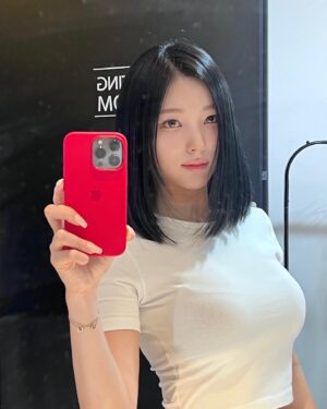 Kim So-hee Thumbnail - 181.9K Likes - Most Liked Instagram Photos