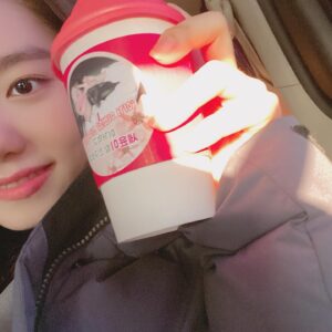 Kim So-hye Instagram - 정말 따뜻하고 맛있게 먹었어요🥺❤️
매번 응원 듬뿍 담아주시는 펭펭🐧
감사합니다😍