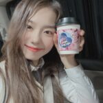 Kim So-hye Instagram - 임대형 감독님 박두희 대표님 따뜻한 새봄에 응원해주셔서 감사합니다🌸 PS.새봄이 필름 카메라 장만했어요📸🧐 마지막회도 파이팅!!🐥❤️