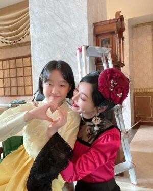 Kim So-yeon Instagram - 예림 천사와🌼🌼🌼🥰
#구미호뎐1938 🦉