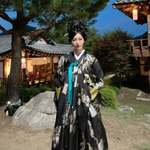 Kim So-yeon Instagram - #구미호뎐1938 🦉
오늘 밤 9시20분 tvn🦊 
6회도 재밌게 봐주세요🤗🙆‍♀️