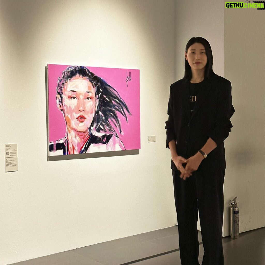 Kim Yeon-koung Instagram - Thank you for the portrait. It is an honor to be part of the exhibition 👨🏻‍🎨🎨 #davidjamin #다비드자맹