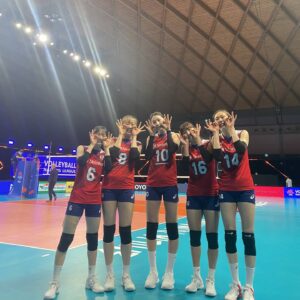 Kim Yeon-koung Instagram - 힘든 시간 함께 했던 선수들 감사합니다.
비록 끝까지 함께 하지 못하지만 못 가는 선수들 몫까지 최선을 다해 열심히 하고 돌아오겠습니다.
#remeber #olympics #roster12