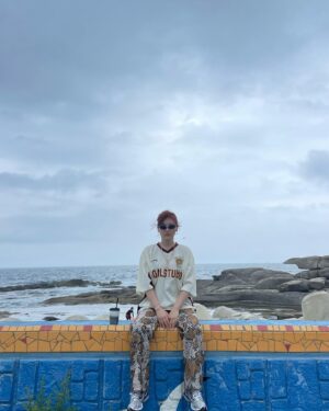 Kim Yong-ji Instagram - 쑥스러워가 셀피는 차에서만 가능
친구들
학연 마라케시 영욱이
가족회의 
고성 끝🏝️