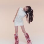 Kimberley Chen Instagram - @beauty321 cover for march 🦋✨🌞💋 kiki的旅程已經開始了 💭 新歌 未完成 今天發行 🥰
