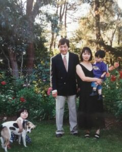 Kimberley Chen Instagram - 終於等不及的30歲🫶🏻 滿滿的幸福，幸運能在這邊活這30年💫 希望可以繼續帶著火爆的心進入接下來這段日子 在這條路上成為自己人的夥伴們我愛你們 1994年的寶貝們衝！