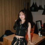 Kimberley Chen Instagram - 🌸2024高雄櫻花季快樂🩷 希望你們喜歡kiki的新歌 ✨ 終於現場唱出來真的很開心 感謝 @jocelyn_wang_music 美麗的歌聲 🖤@emmayu_0202 & @shu_ningg 的存在與照顧 🖤 Wouldn’t be anywhere without these amazing musicians @peppypeng @drummerevanchen12629 @alex_ments @tym0419 @englishkane @chrisyeh666 🖤 ✨ @hotel_dua home away from home ✨ ice by @fe3c_official 💎 dressed by @bujieyeah 💋 @ara.wu ✨ @kwan_marketing 功儒哥 ✨ 📷 @owen_dawner 🌞