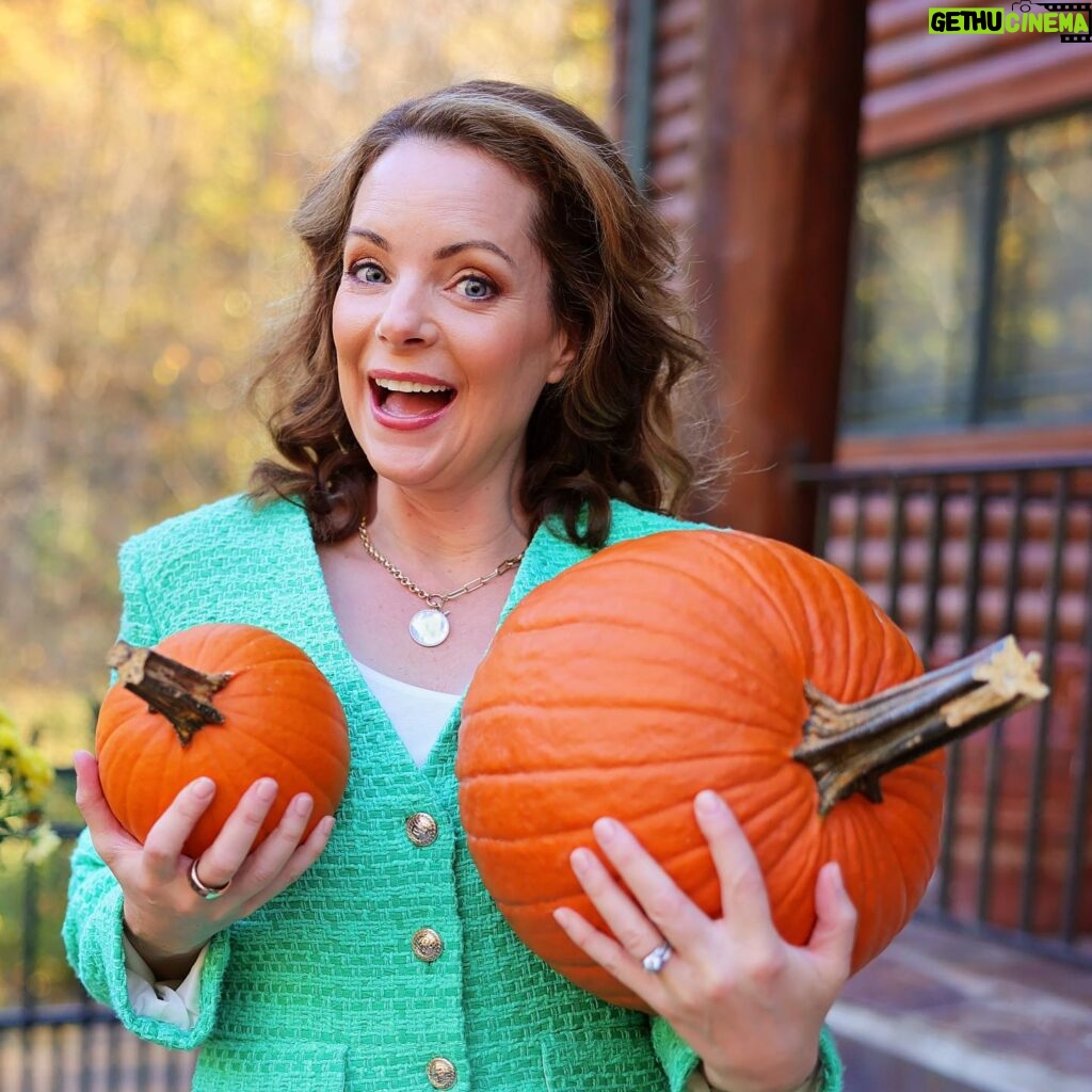 Kimberly Williams-Paisley Instagram - Happy October! Let’s all check on our pumpkins! 😁😁 #breastcancerawarenessmonth #october #mondaymotivation 🎀🎀🎃