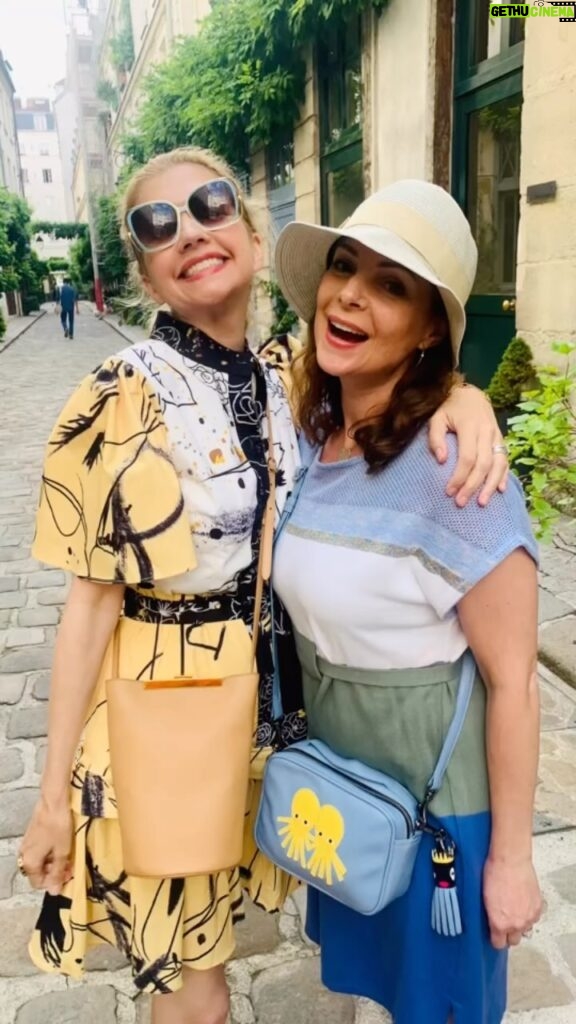 Kimberly Williams-Paisley Instagram - It’s my BFF soul sister Suzy’s birthday today!! Join me in sending good wishes to @sukiyeagley. She’s a burst of sparkle firecracker joy and love and she adds so much to my life!!! I love you Suz! 🌈❤️🧨🎉🌸👏🏻🐓🔥☄️🎊💗
