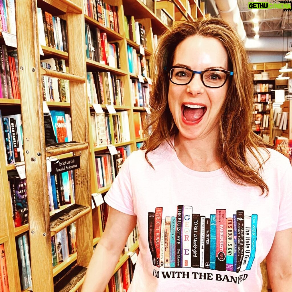 Kimberly Williams-Paisley Instagram - Who doesn’t love a great Indie bookstore?? @parnassusbooks #independentbookstore #independentbookstoreday #indiebookstore #indiebookstoreday 📚📚📚