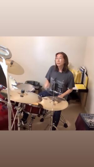 Kimiko Glenn Instagram - Sumiko update: she is almost 74, and still killing it. LOOK AT HER!!! My life goal is to be as cool as her one day. Love u, ma!!! Rock on🤘🏼😭💞 #wholesome