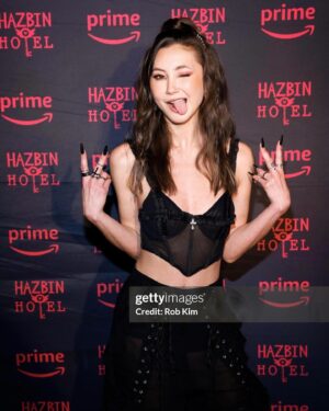 Kimiko Glenn Instagram - shit’s gonna be epic 👹