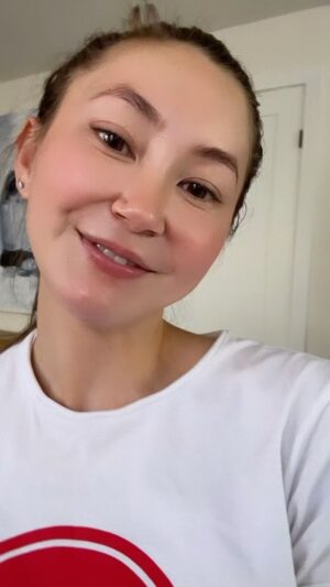 Kimiko Glenn Instagram - love you all !! 💕💕💕