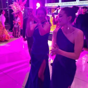Kimiko Glenn Instagram - so many cute new friends 😭💞 #goldgala @goldhouseco