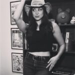Kira Kosarin Instagram - you can have your space, cowboy 🚀🤠 ft mom’s hat from the early 2000s, dad’s jacket from the 80’s, my cowboy boots from when I first moved to LA in 2010 that I wore to every audition, and Noodle the elephant in his new hat 🐘