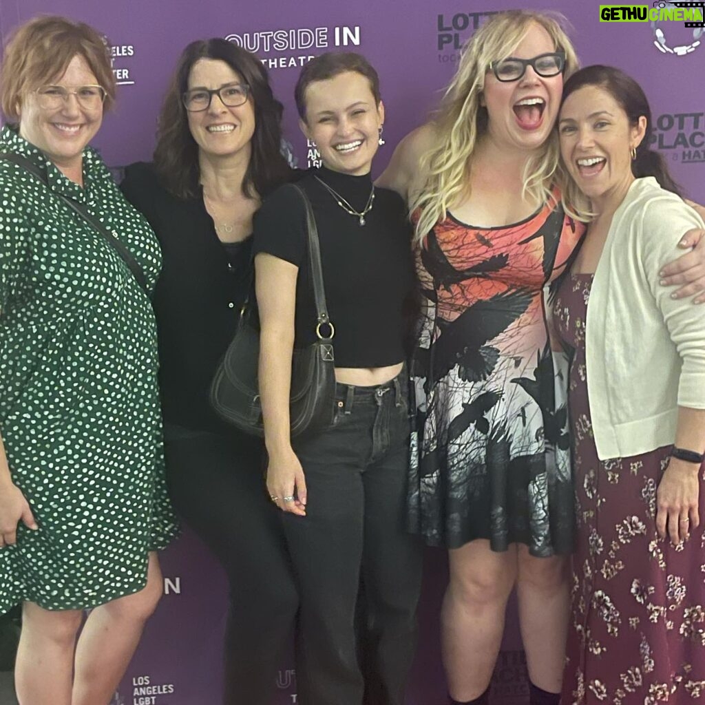 Kirsten Vangsness Instagram - Sweet Lady @theatreofnote Angels came to #lottieplatchetttookahatchet @lalgbtcenter @outsideinthtr There’s a real joy in making stuff and having folks come see stuff you made and a real thing about holding tightly to your feminine tribe.