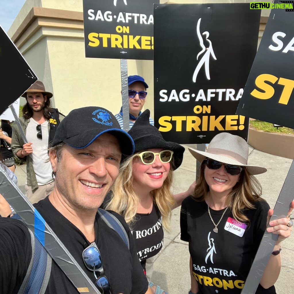 Kirsten Vangsness Instagram - FULL TILT THEATRE CAMP ENERGY AT PARAMOUNT TODAY. A whole mess of us actor types, a whole gang of @theatreofnote members, and a downright murder (like crows) of @criminalminds folks- also we saw Rocky from NCIS and @seamuspatrickdever and @cleverdeverwherever and and and… everyone is out here and we are taking turns being out here until we get a fair deal for the workers #unionstrong #sagaftrastrong #sagaftrastrike #wgastrike