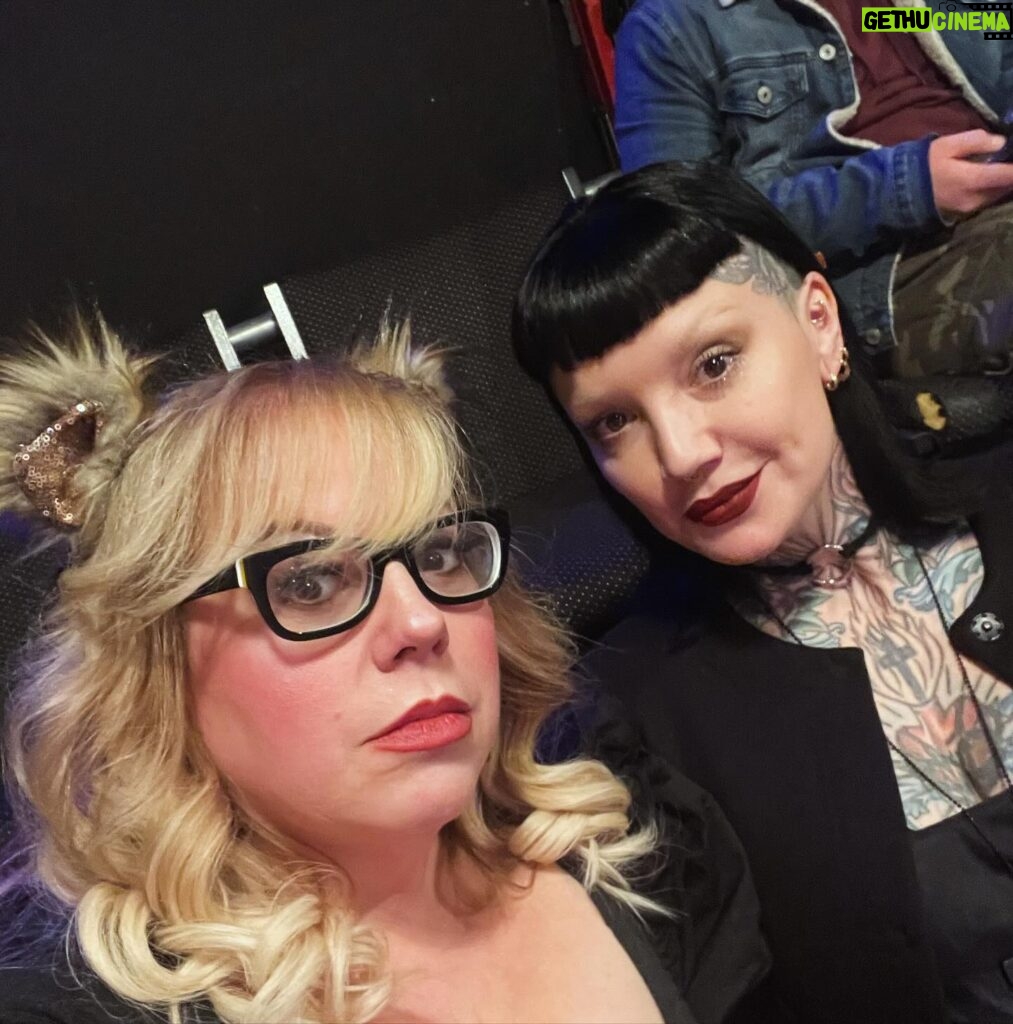 Kirsten Vangsness Instagram - The @theatreofnote marathon yesterday was such a slammer I took one picture that I am in - seen here with most excellent friend and audience member @nina_kate per usual @wendidwest and team brought the performance marathon magic. ✨✨✨✨