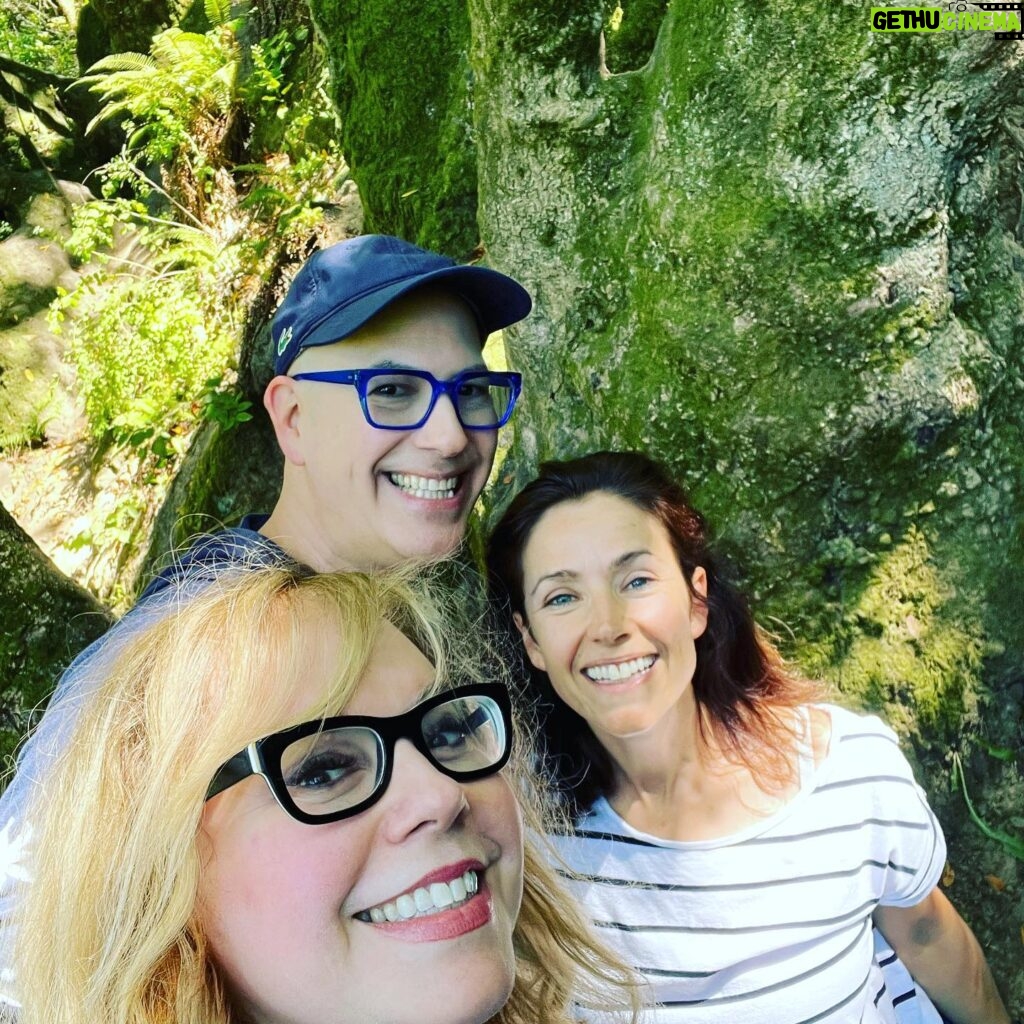 Kirsten Vangsness Instagram - missed #sagaftrastrike day one because @orinlfs & I went to the @berkeleycityclub to see the sparkling @sierramarcks perform and it filled the art well with buckets of inspiration. Trees were embraced, stone badgers were visited and I sat by a tiny marble lady and to write in my journal. Northern California has some Narnia magic in her and I appreciate eating some of it up this week. Now to slather some sunscreen and get back to strike life.