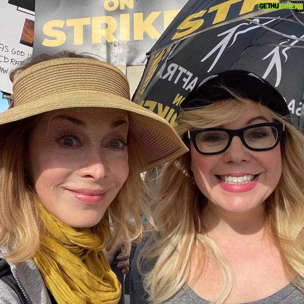 Kirsten Vangsness Instagram - Latergramming because @sharonelawrence walking the line with you at the top of the week is happy making. #sagaftrastrong #sagaftrastrike still in mad love with this freaking strike umbrella @amirtalai