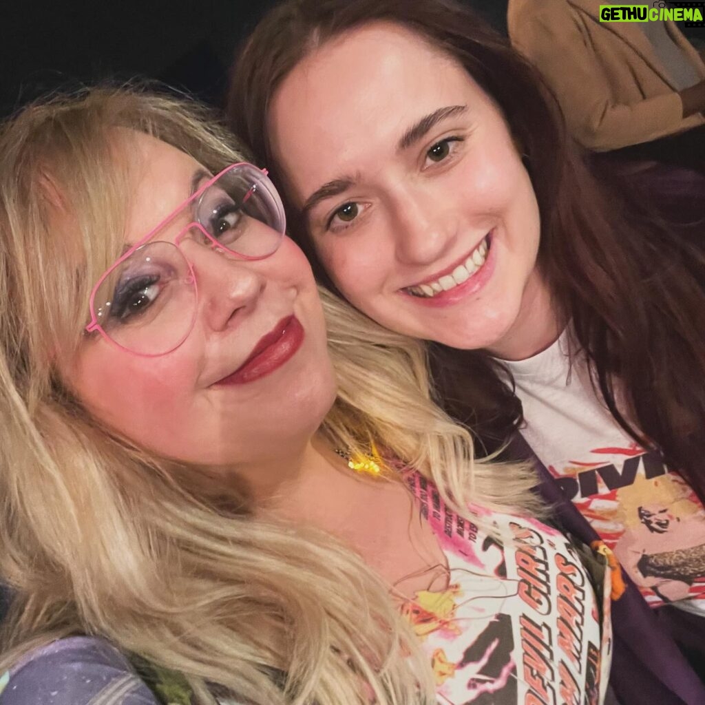 Kirsten Vangsness Instagram - #Bitsatnote AFTERGLOW. We raised green for great things and made art for a packed house of wonderful. Next one is May 15th more details soon. I’m buzzing from it - Extra special applause to co-producer @lizzzerrd , tech magic @joseph.bricker & house manager @moira.rogers for running the ships! #showbitsness
