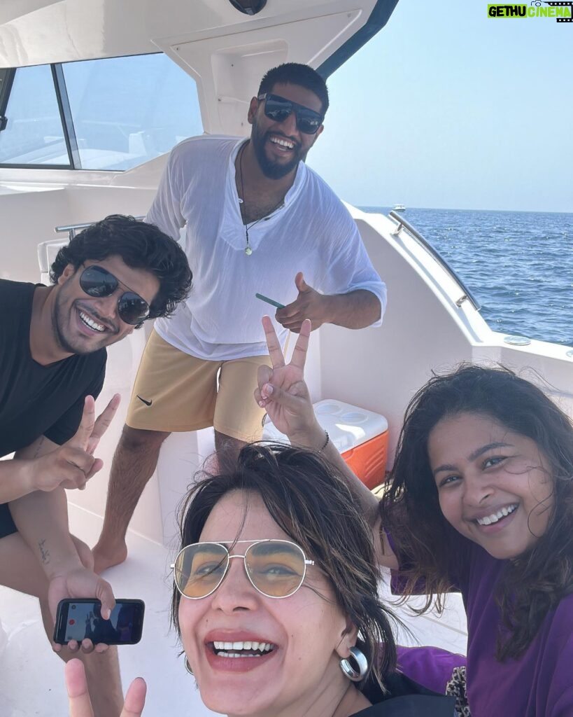 Kirti Kulhari Instagram - Ahhhh went into the ocean after soooo long and it reminded me of how much I have missed it… ❤️ Saw dolphins for the first time ( wish they came closer though 🫣 ) and snorkeled with not the best visibility, but it was such a beautiful ride into the ocean and just being a part of the ocean once again 🫶 my heart is full , mind calm and m ready to go back to work tomorrow 😬 Thank u @imitrayan @mohammed_alzedjali__ @nidhhieaggarrwal for being my #partnersincrime 💕 Thank u @hussainticklay for those flowers and chocolates 🫶 and @mr_capt.sabbir our captain of the boat 🤩 @nobles_marine for that beautiful boat and ride ❤️ #alkhairani #muscat #oman 🌞