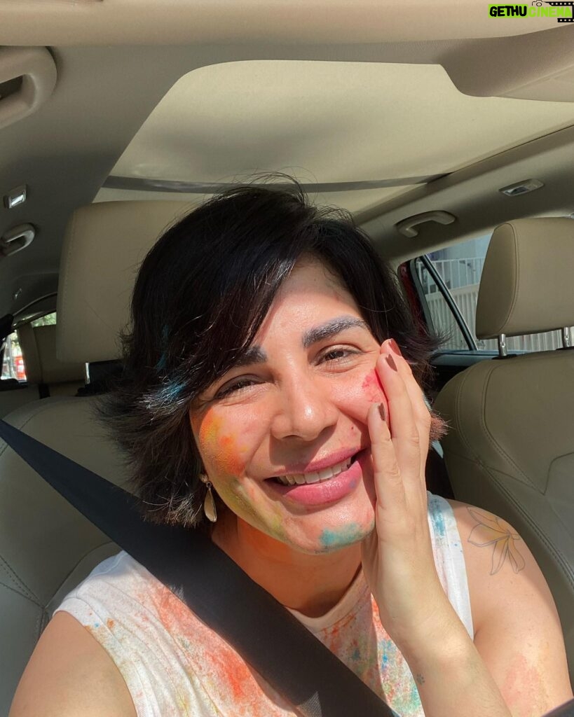 Kirti Kulhari Instagram - #happyholi everyone ❤️ adding a little colour to your life from mine 🫶
