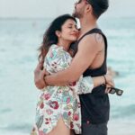 Kishwer Merchant Instagram - Healing each other with a hug ! 🙃🙂 🤎🖤