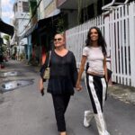 Klaudia El Dursi Instagram - Cześć Wietnam 👋🏽 Fuzja smaków i barw, kolorowe neony i te dobiegającej z każdego rogu dźwięki skocznej muzyczki. Fajnie !