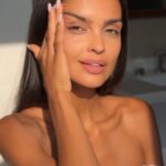 Klaudia El Dursi Instagram - Seria Liftactiv Collagen Specialist to jest coś, co absolutnie musicie przetestować. Krem Vichy Liftactiv Collagen Secialist ma w składzie peptydy kolagenowe i zwalcza, aż 5 oznak starzenia się skóry! Redukuje zmarszczki, koryguje owal twarzy i przywraca świeży wygląd skóry✨ Mogę wybrać 5 szczęśliwców, do których wyślę te produkty! Odpowiedz na pytanie “Dlaczego to Ty chciałbyś przetestować serię Collagen Specialist od Vichy?” w komentarzu z hashtagami #Vichy #konkurs #skincare Konkurs trwa od 18.03 do 25.03 Powodzenia 🥰 Współpraca płatna #MeandmyCollagen #collagen #Liftactiv #VichyLaboratoires #vichy #vichypoland #skincare #facecare #antiaging @vichylaboratoires Regulamin w pierwszym komentarzu