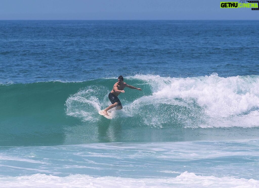 Klebber Toledo Instagram - Último surf de 2023🤘🏻✨ obrigado mar!!! Você me cura, me acalma, me desafia e me faz pensar… obrigado mar🌊 🌎 . . Foto - @thesearchpics