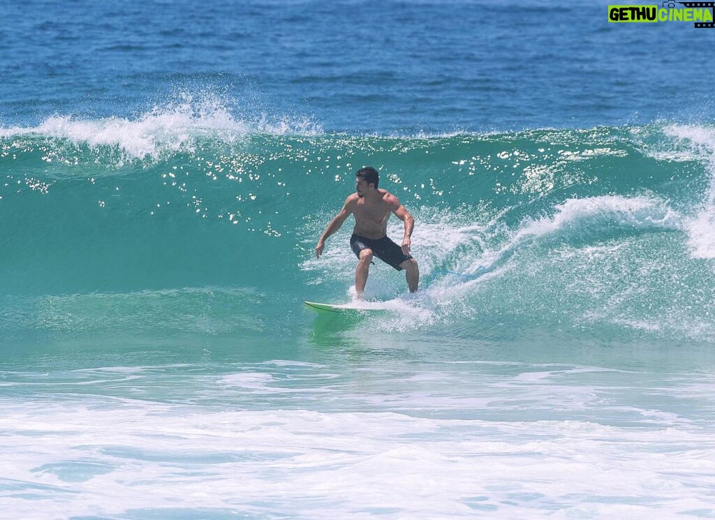 Klebber Toledo Instagram - Último surf de 2023🤘🏻✨ obrigado mar!!! Você me cura, me acalma, me desafia e me faz pensar… obrigado mar🌊 🌎 . . Foto - @thesearchpics