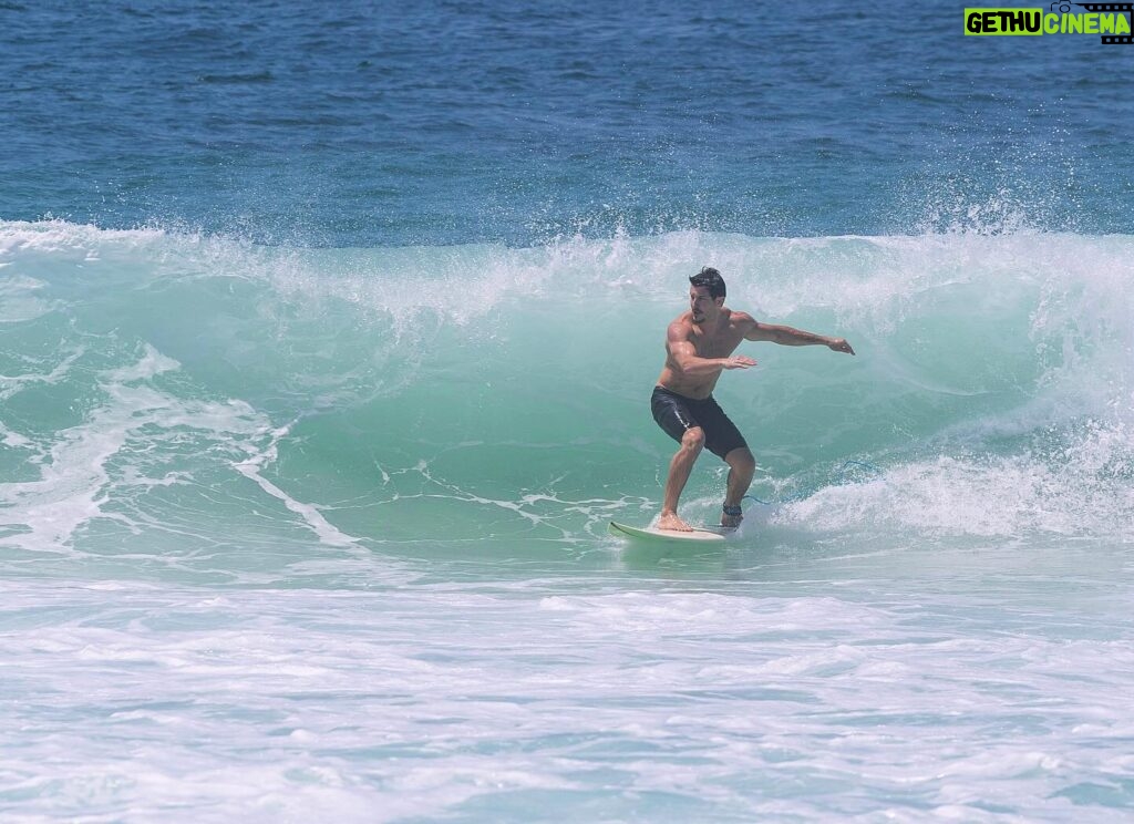 Klebber Toledo Instagram - Último surf de 2023🤘🏻✨ obrigado mar!!! Você me cura, me acalma, me desafia e me faz pensar… obrigado mar🌊 🌎 . . Foto - @thesearchpics