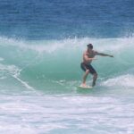 Klebber Toledo Instagram - Último surf de 2023🤘🏻✨ obrigado mar!!! Você me cura, me acalma, me desafia e me faz pensar… obrigado mar🌊 🌎 . . Foto - @thesearchpics