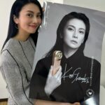 Ko Shibasaki Instagram - アンバサダーを務めさせていただいている「VI-OLA」の撮影をして参りました🏃 「美しさよ、咲け。」 すきま時間でサッと使えるスマートさなのに、 皮膚、筋肉はもちろん、皮下脂肪やリガメントにまでアプローチしてくれる…！ 最近の撮影前の必須アイテムです🌷 @viola__salon.jp #SupportedByViola #violasalon