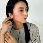 Ko Shibasaki Instagram - アンバサダーを務めさせていただいている「VI-OLA」の撮影をして参りました🏃 「美しさよ、咲け。」 すきま時間でサッと使えるスマートさなのに、 皮膚、筋肉はもちろん、皮下脂肪やリガメントにまでアプローチしてくれる…！ 最近の撮影前の必須アイテムです🌷 @viola__salon.jp #SupportedByViola #violasalon