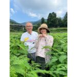 Ko Shibasaki Instagram - 佐世保にある菌ちゃんふぁーむ。 菌ちゃん先生こと吉田俊道さんへ日頃の感謝を伝えに訪れることが叶いました✨ この日も大変暑かったけれど、菌ちゃん畑には清しい空気が流れていました☺️ スタッフの皆さんもどうもありがとうございました♡ #菌ちゃんふぁーむ #吉田俊道先生 #佐世保 #夏休みの思い出 #5枚目は #髪を40センチ伸ばします