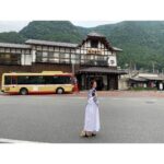 Ko Shibasaki Instagram - 「Discover Japan」の取材で東京の多摩エリアへ行ってきました。 都心からおよそ90分というアクセスとは信じられない程に広がる、深く美しい自然🌲🌳🍃 木のぬくもりを素手で、 時には足で感じ。 川のせせらぎを聴きながら絶景を堪能。 喧噪という言葉からかけ離れた空間でいただける、こだわり抜いた美味しいビール。 奥多摩。プライベートでも以前訪れたことはあるけれど、ますます深掘りしたい場所リスト入りに📝 詳細は9月6日発売のDiscover Japan10月号をご覧ください。 #DiscoverJapan #多摩エリア #奥多摩
