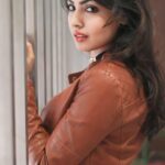 Komal Jha Instagram - मुझे ढूंढने की कोशिश अब न किया कर, तूने रास्ता बदला तो मैंने मंज़िल बदल ली ! ikomaljha.com