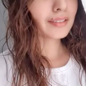 Komal Jha Instagram - Baal Sukhaa Rahi Hoon🤪🤣😆